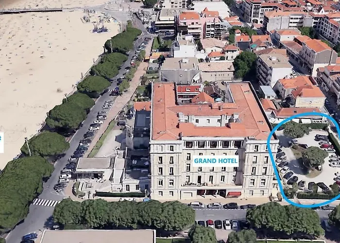 Grand - Magnifique Bord De *